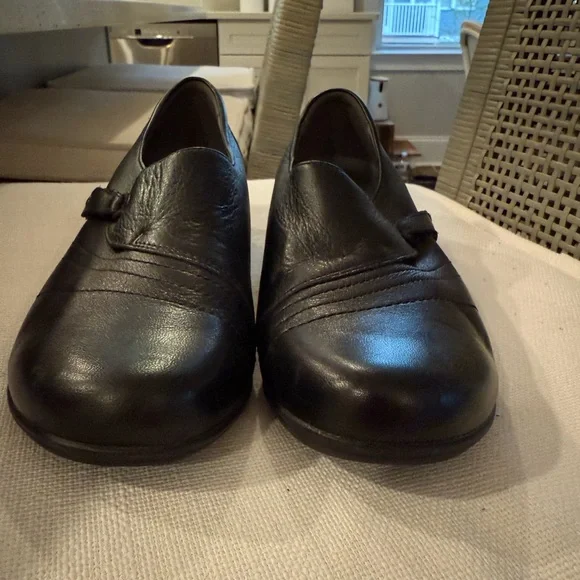 Dansko Women's Franny Black Leather Mules - Picture 5 of 5